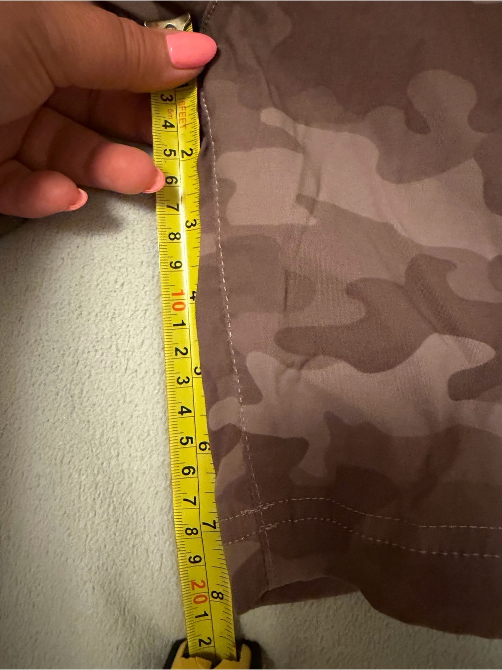 Eddie Bauer First Ascent Camo Hiking Cargo Shorts Women's 16 Stretch UPF - Picture 11 of 14